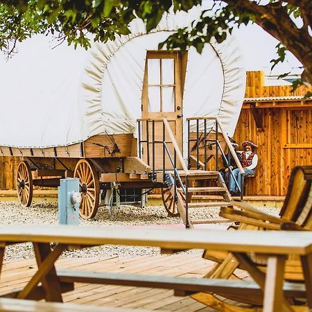 The Big Texan - Cabins And Wagons Amarillo Zewnętrze zdjęcie