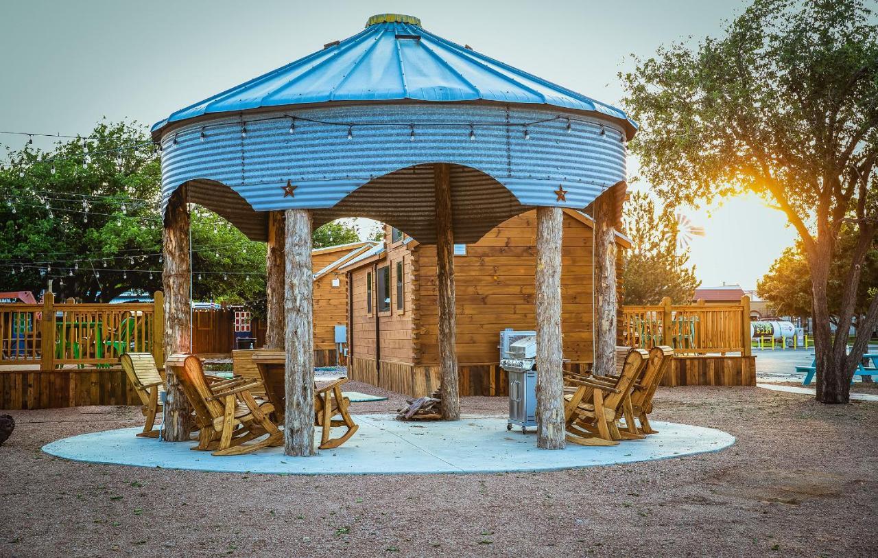 The Big Texan - Cabins And Wagons Amarillo Zewnętrze zdjęcie