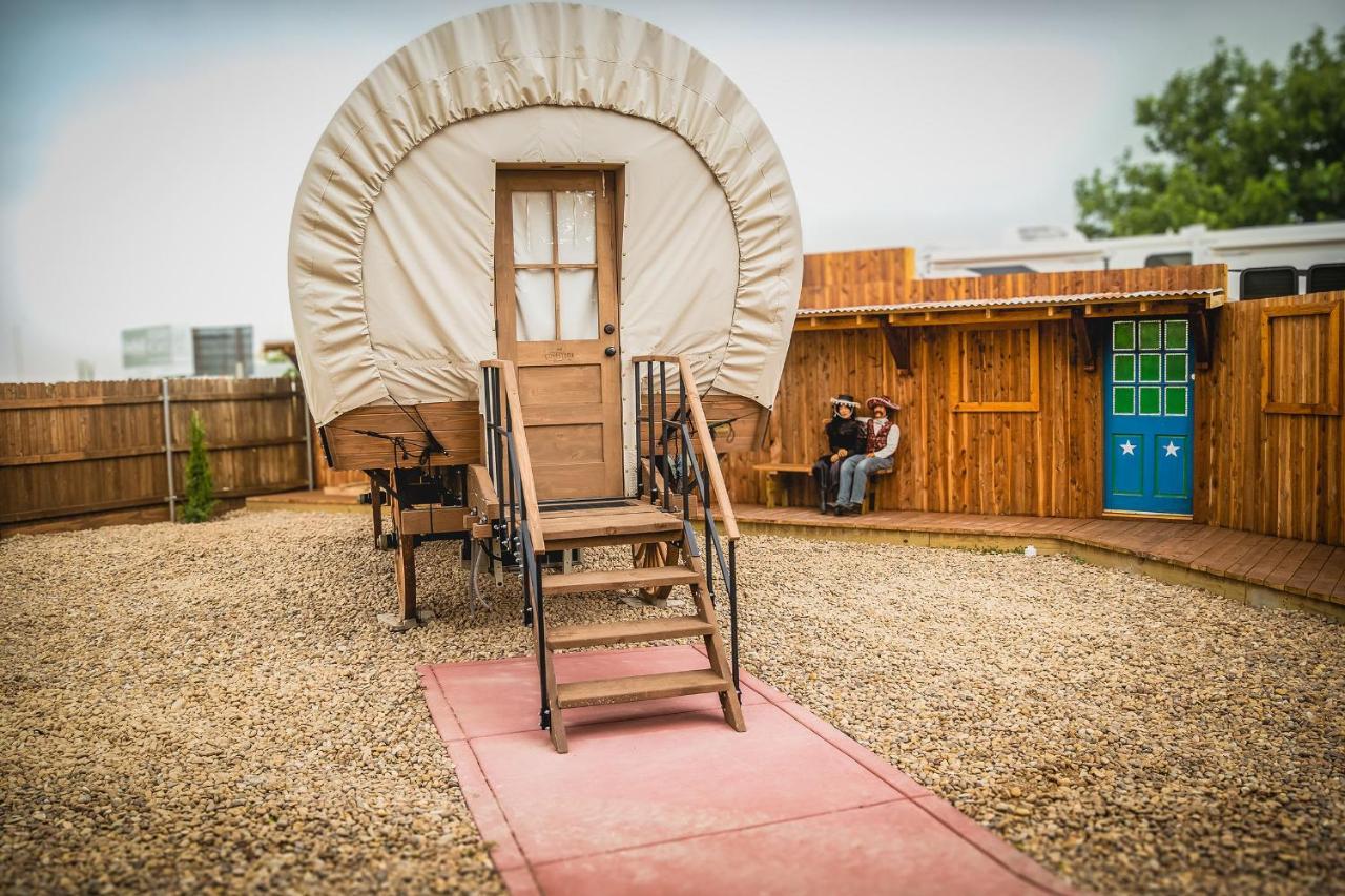 The Big Texan - Cabins And Wagons Amarillo Zewnętrze zdjęcie