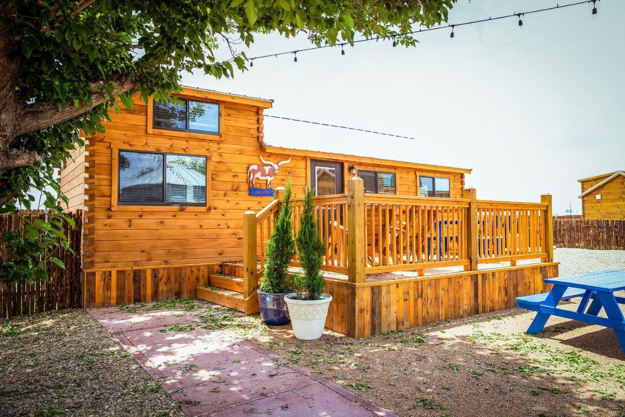 The Big Texan - Cabins And Wagons Amarillo Zewnętrze zdjęcie